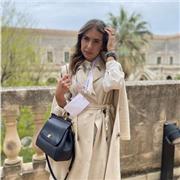 Laureata in biologia e Odontoiatra impartisce lezioni da remoto per studenti delle superiori e universitari